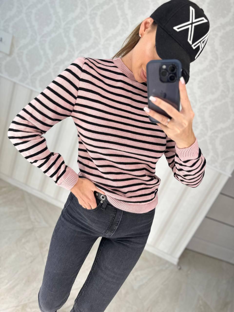 Женский теплый свитер, в полоску, прилегающий, пудра с черным - фото 2 - id-p1976005214