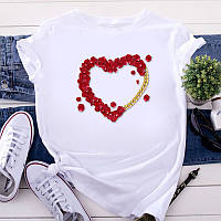 Женская футболка с сердцем "Лепестки роз"