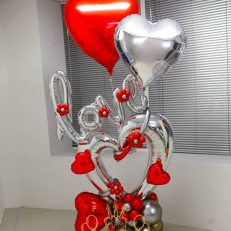 Арка гірлянда з повітряних куль "Love", червоне і срібне серце