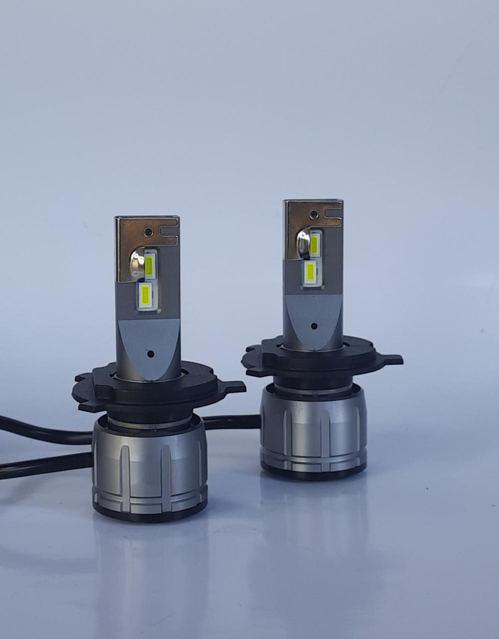 Комплект: Лампи в фару LED type H4 14000Lm 60w 6000k canbus з обманкою
гарантія 1 рік