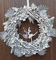 Новорічний срібно-білий вінок з балеринами на двері 40 см