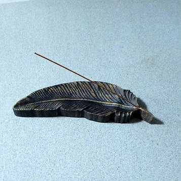 Перо підставка під аромопалочки (чорне, біле, коричневе) з патиною 7,5 х 21 см. Код/Артикул 320-1