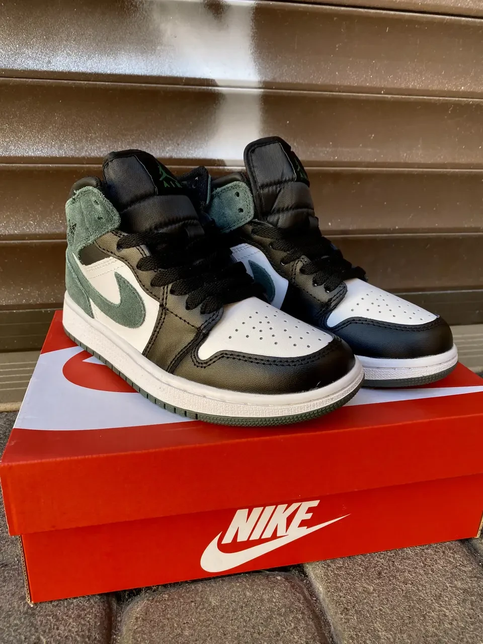 Nike jordans retro 1 discount
