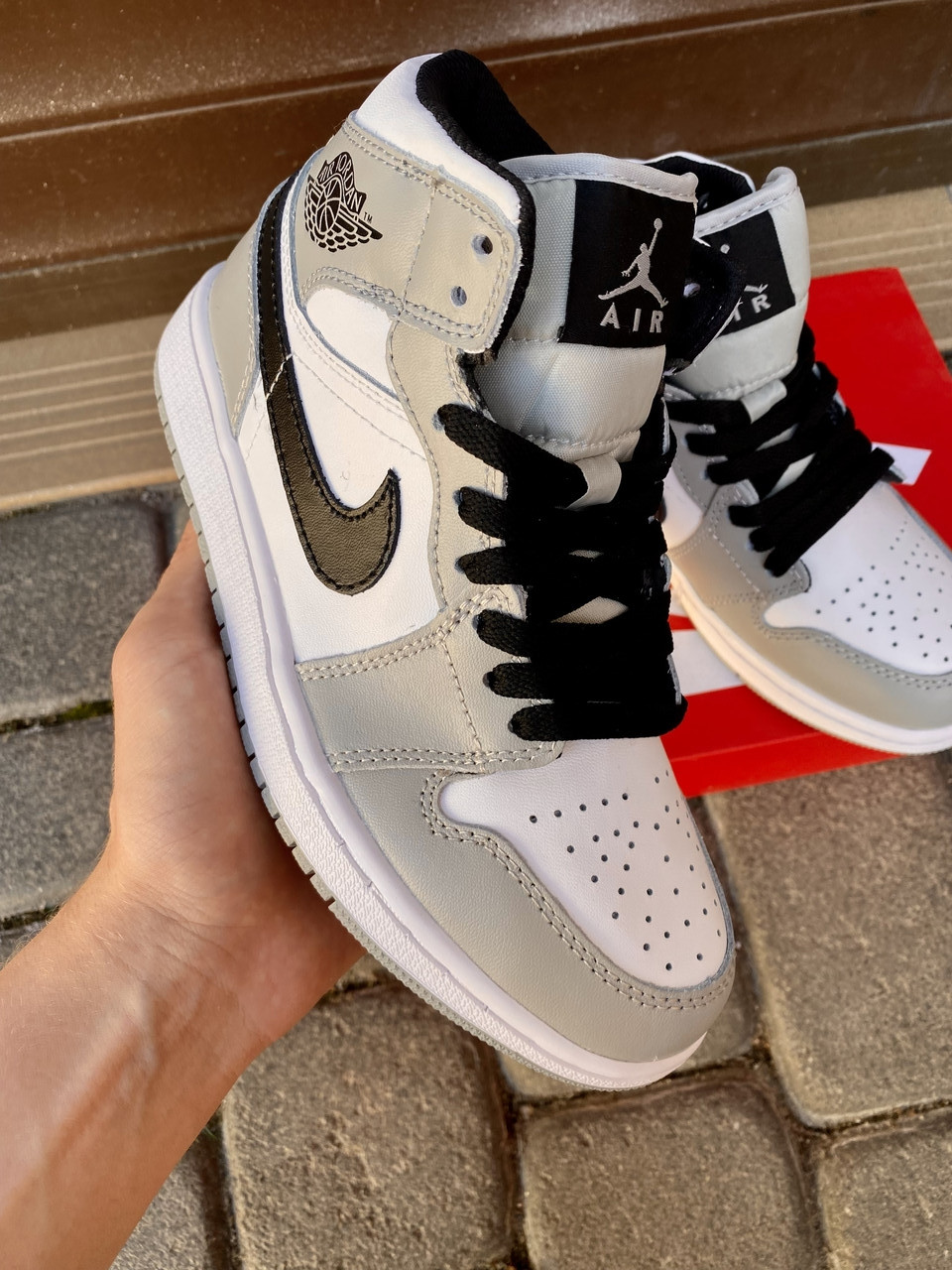 Jordan aj best sale 1 mid women's