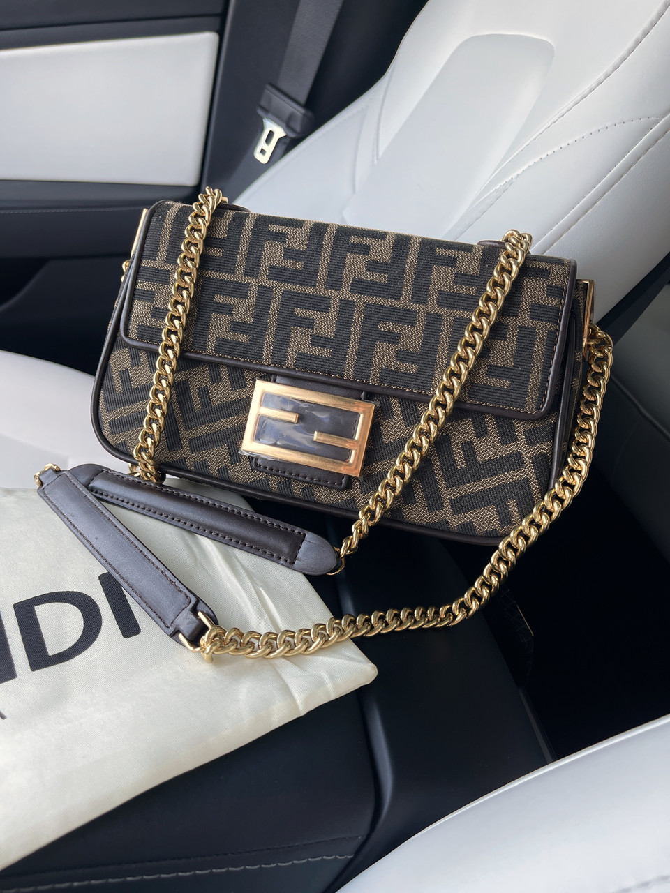 Жіноча брендова сумка Фенді / стильна жіноча сумочка на ремені, фото 1