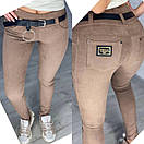 Однотонні жіночі замшеві з ефектом утяжки і кишенями на середній посадці (р. 42-50) 52bu686, фото 9