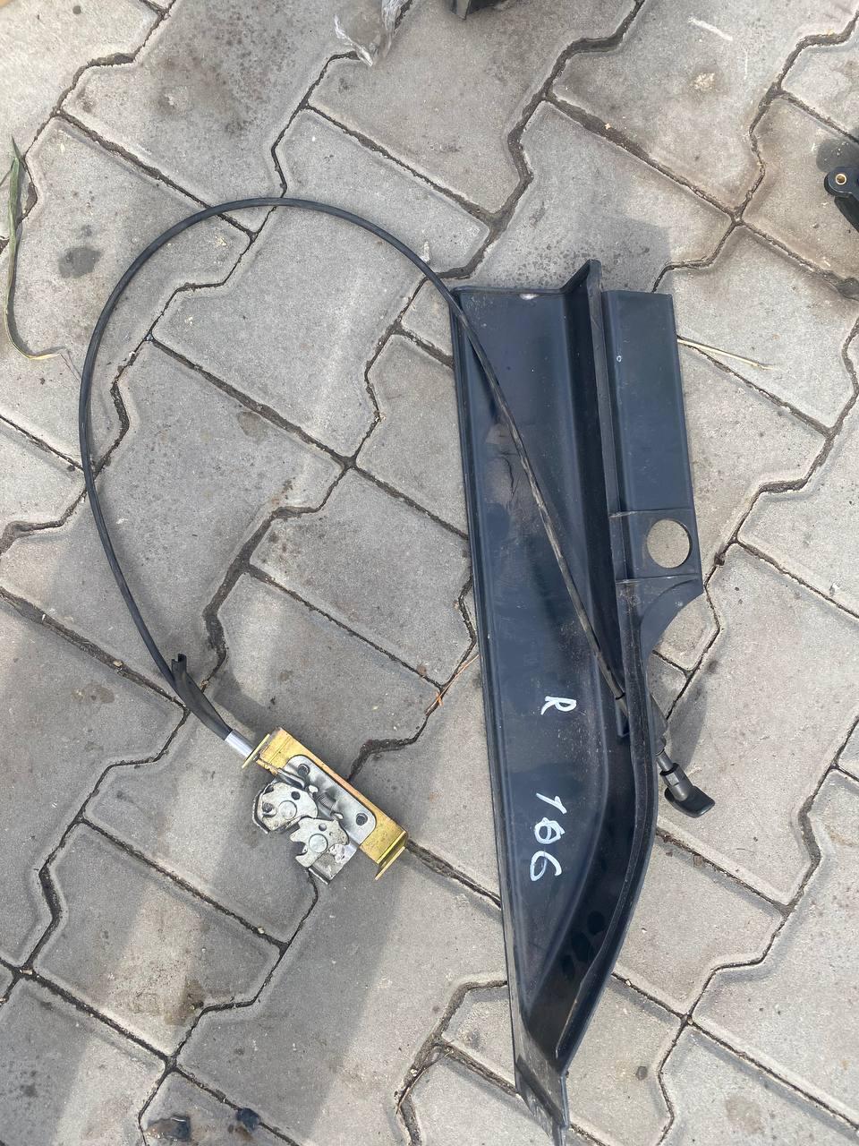 Механізм блокування кришки багажного відсіку R б/в DAF XF 106 (1786750) оригінал