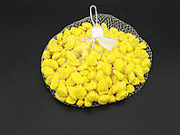 Камни желтые дробленые для декора ваз, клумб, флористики и интерьеров в сетке 0,5 кг, крупные