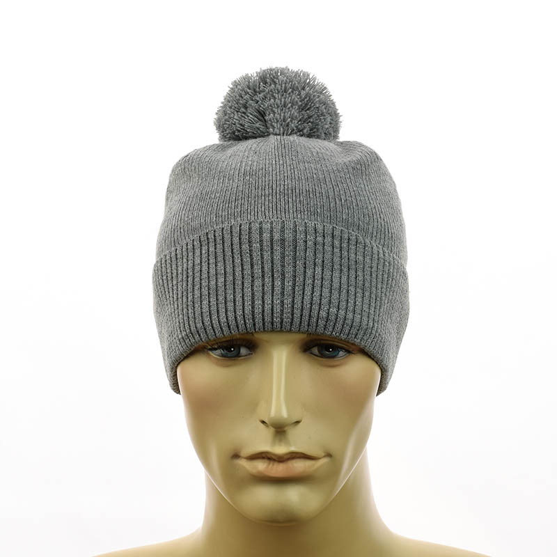 Молодіжна шапка с помпоном сірий