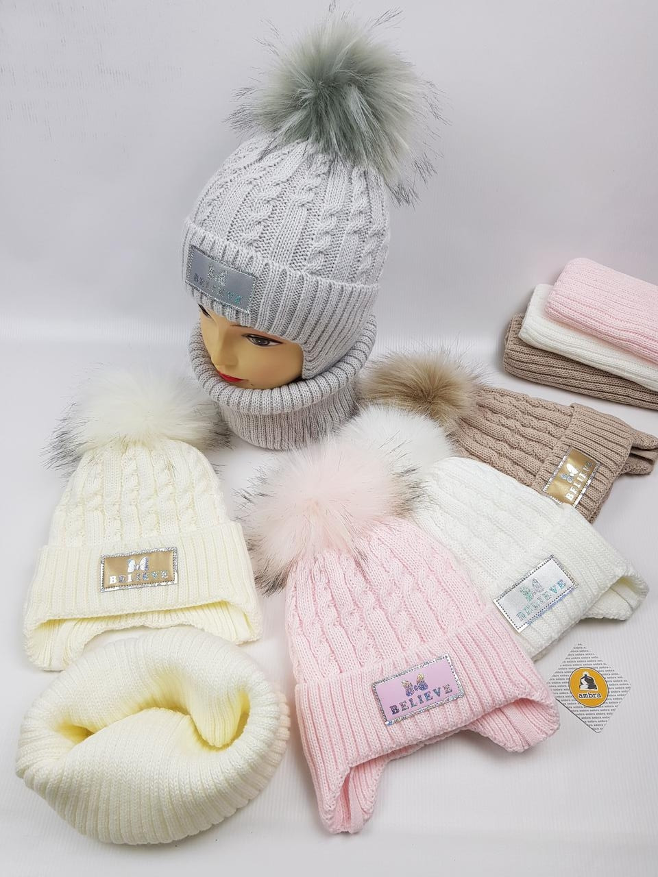 Дитячі польські зимові в'язані шапки на флісі із зав'язками гуртом для дівчаток, р.48-50, Ambra (Польща), фото 1