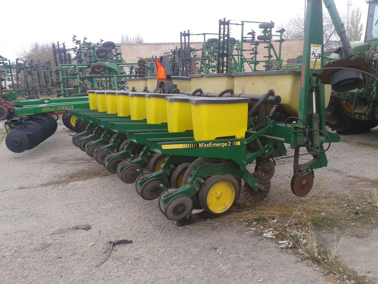 Сеялка пропашная John Deere 7200 Max Emerge 2 - фото 2 - id-p348311637