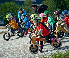 Транспорт (велобіги, машини та інше)