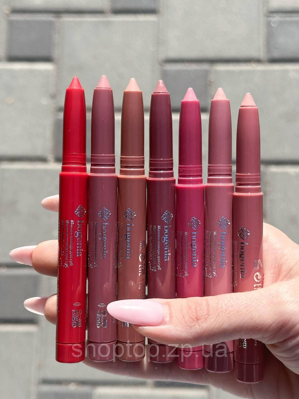 Помада-олівець Velvet Waterproof Matte Bogenia 006