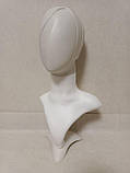 Манекен жіночої голови з чолкою на підставці білий, фото 4