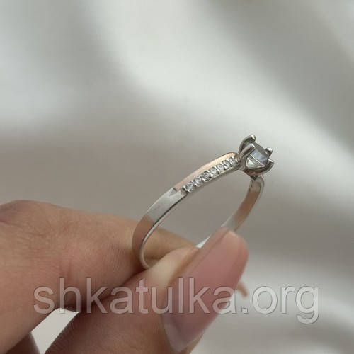 Кольцо из серебра с золотыми вставками с белыми цирконами и камнем мистик - фото 4 - id-p713712010