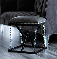 Інтер'єрний стілець із сірого шкірозамінника на металевому каркасі з декоративними ланцюгами у стилі лофт