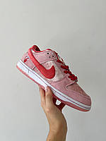Стильные кроссовки для девушек Nike SB Dunk Low. Крутые женские кроссы Найк СБ Данк розового цвета.
