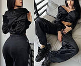 Модний велюровий костюм з укороченою кофтою і широкими штанами, фото 2