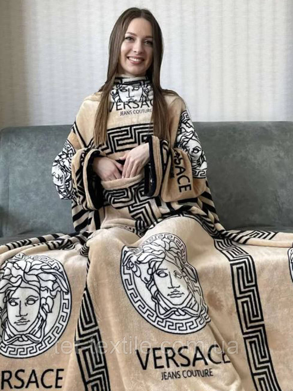 Плед з рукавами та кишенею ТЕТ Версаче бежевий 160х210см.