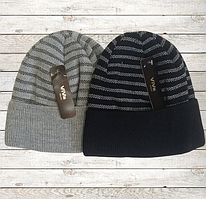 Шапка в смужку чорна та сіра на флісі