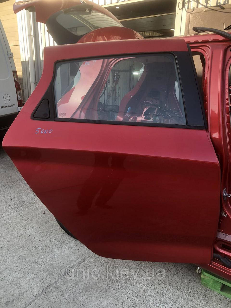 Двері задня права Рено ЗОЕ б/в (червона)