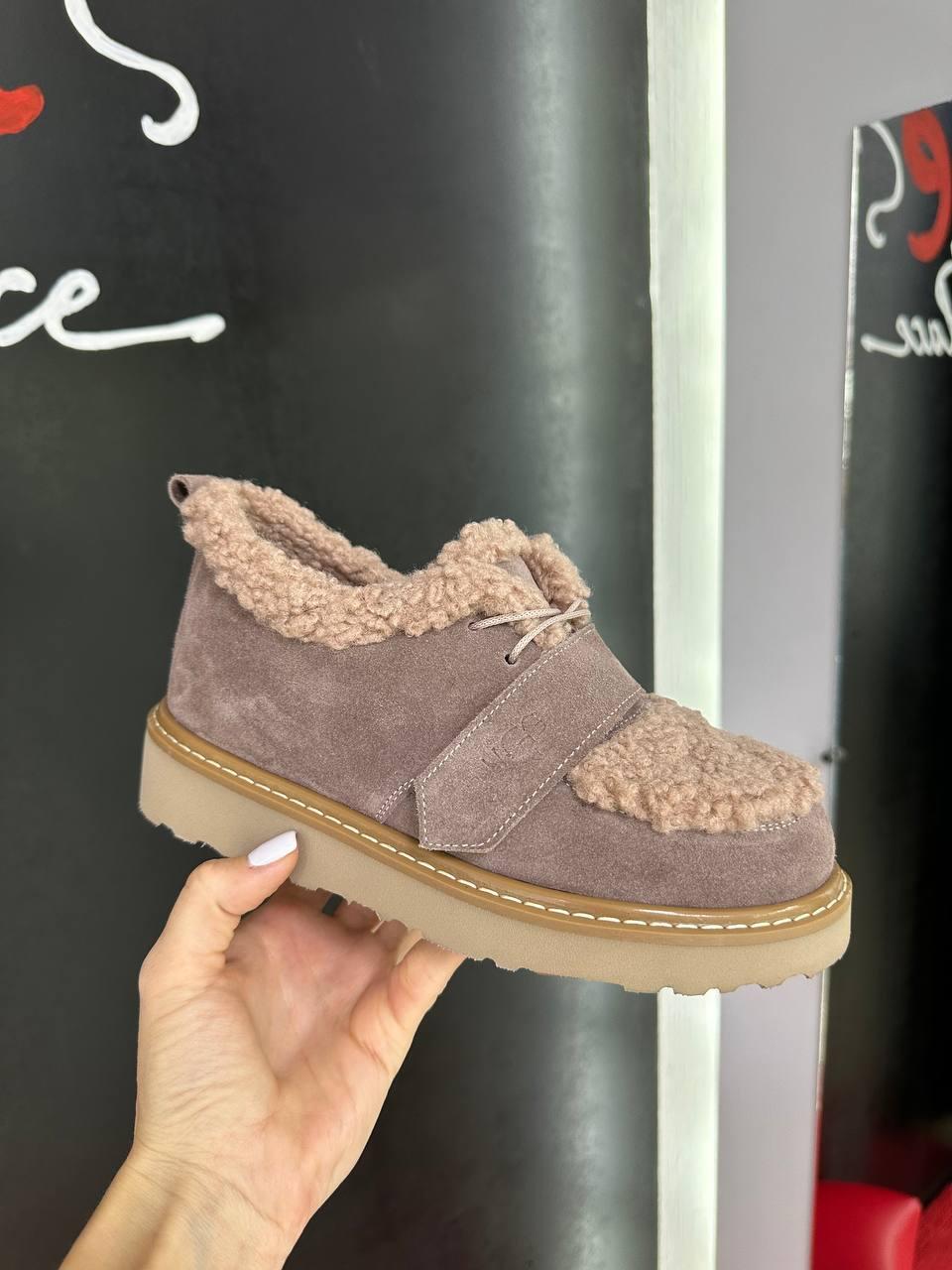 Уги жіночі Ugg Black пудрові замшеві з хутром баранчик овчина теплі короткі стильні, фото 1