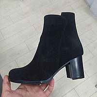 Черевики на каблуку