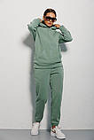 Жіночий спортивний костюм із худі з капюшоном і штани з манжетами, фото 4