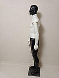 Манекен чоловічий з чорною головою білим торсом та чорними ногами (на ПВХ плиті), фото 2