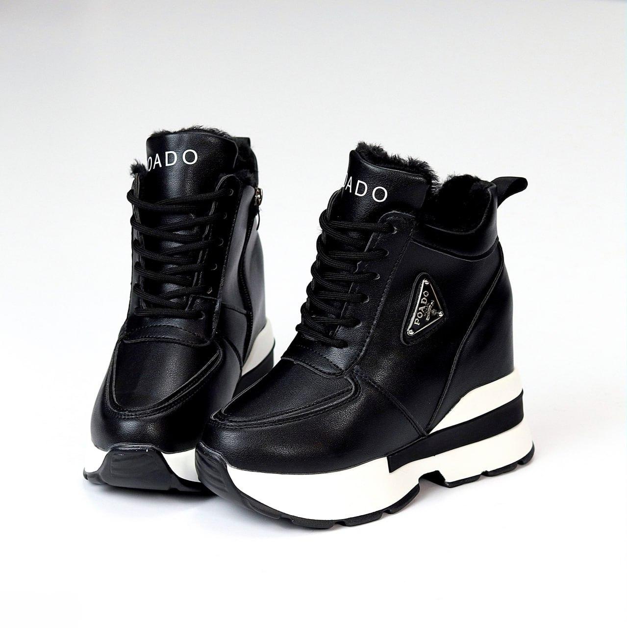 Зимові жіночі черевики снікерси молодіжні стильні чорні екошкіра