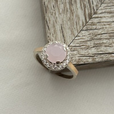 Кольцо из серебра с золотыми напайками розовым кварцем и цирконами - фото 1 - id-p713534617