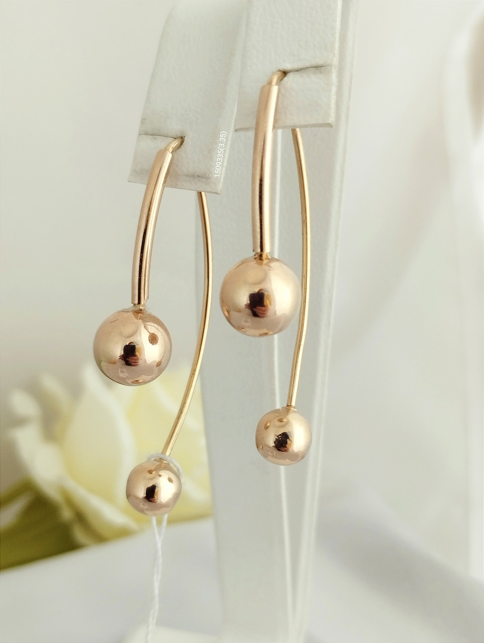 Золотые серьги с шарами