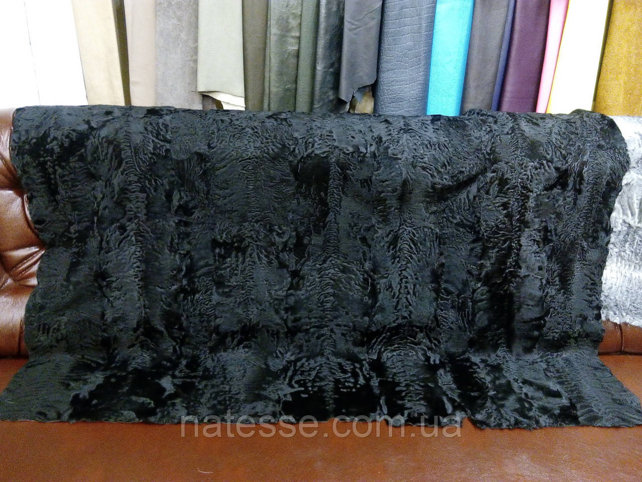 Пластина каракульчі чорного кольору, розмір 100*155 см
