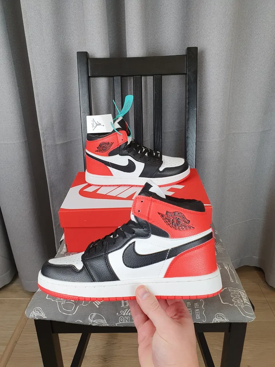 Кросівки унісекс чорні з червоним Nike Air Jordan 1 Retro. Найк Аir Джордан 1 Ретро взуття чоловіче та жіноче
