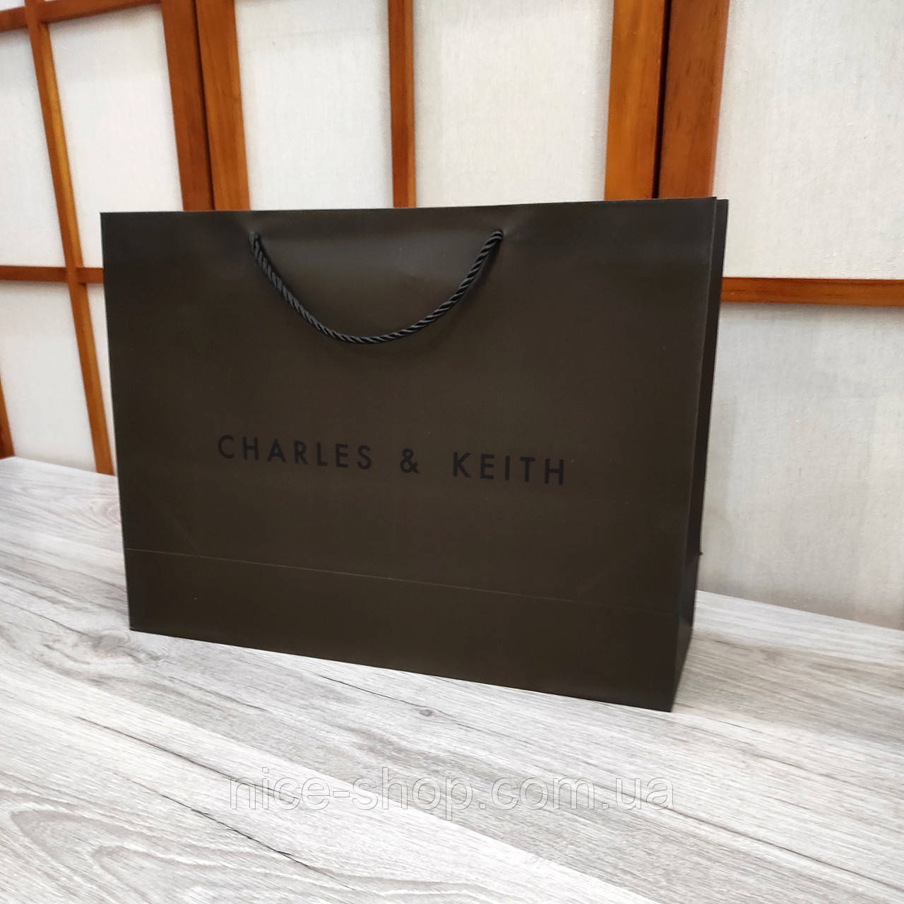 Подарунковий пакет Charles&Keith mахi