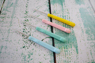 Шило із пластиковою ручкою 13см