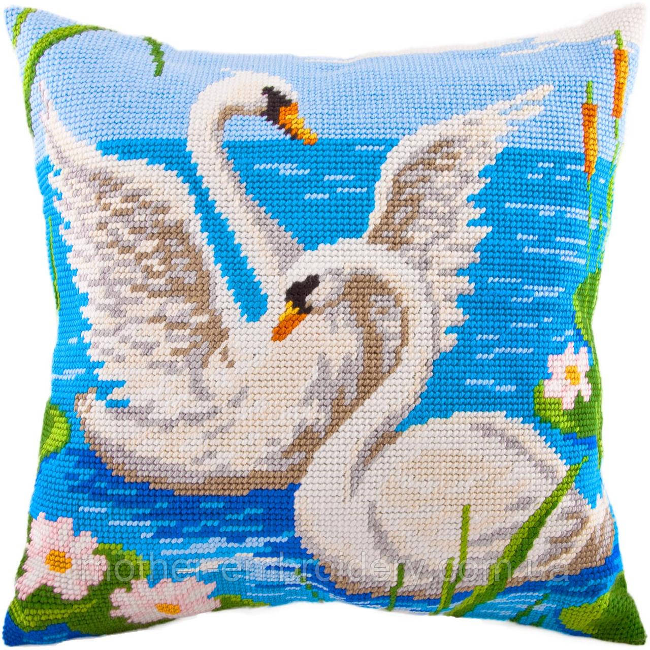 Набір для вишивання подушки хрестиком Лебедине озеро Пара закоханих лебедів з пряжею Zweigart 40х40 см