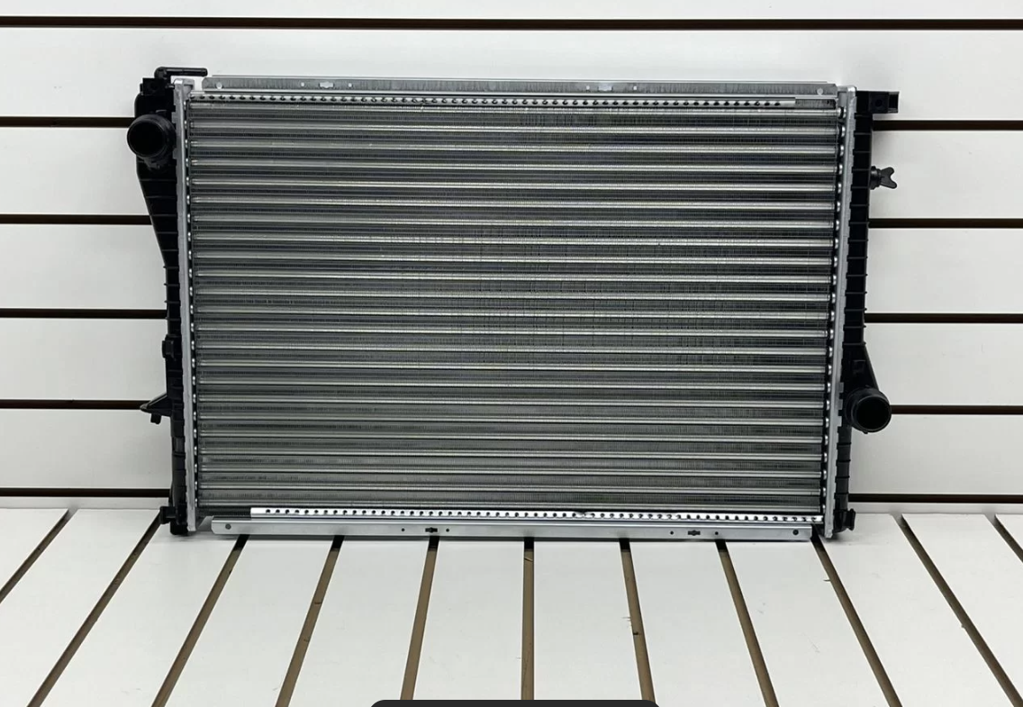 Радіатор BMW 5 E39 96-04 7 E38 2.5 TDS 520 528 523 535 728 730 740 Радіатор бмве39, фото 1