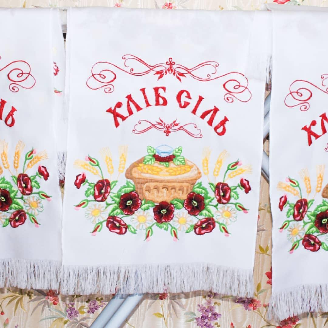 Замовляйте рушник під каравай на весілля з вишивкою ініціалів №8