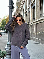 Жіночий об'ємний светр сірий