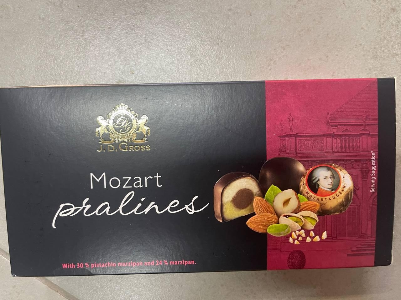 Шоколадні цукерки праліне марципан Mozart Pralines з горіхами мигдалем ...