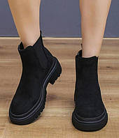 Женские черные ботинки челси с резинками по бокам замшевые тракторная подошва 38 размер