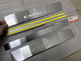 Закладки Renault Express