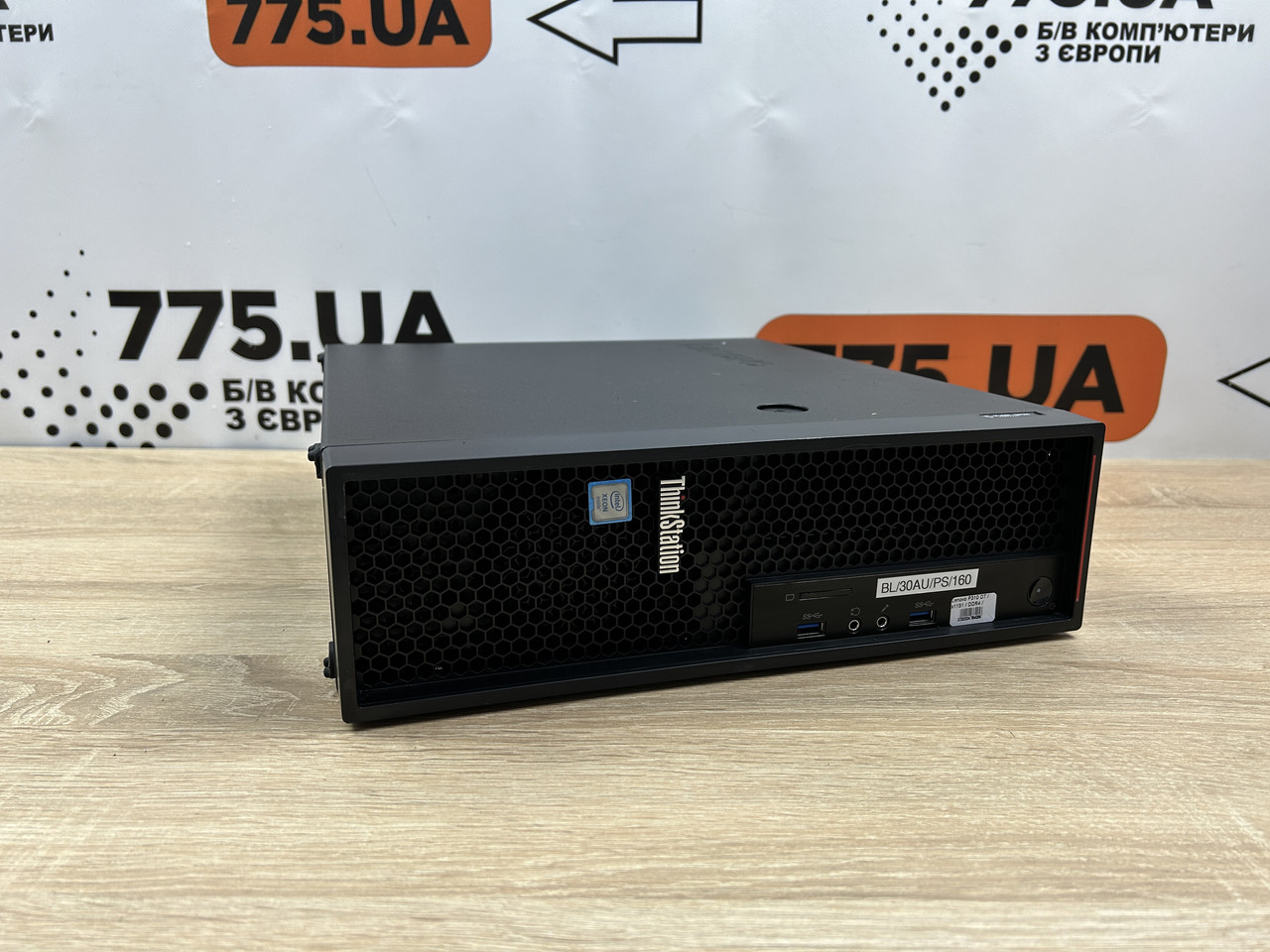 Комп'ютер Lenovo ThinkStation P310 SFF, Intel Xeon E3-1245 V5 3.9GHz, RAM 8ГБ DDR4, SSD 240ГБ, Ліцензія Win7