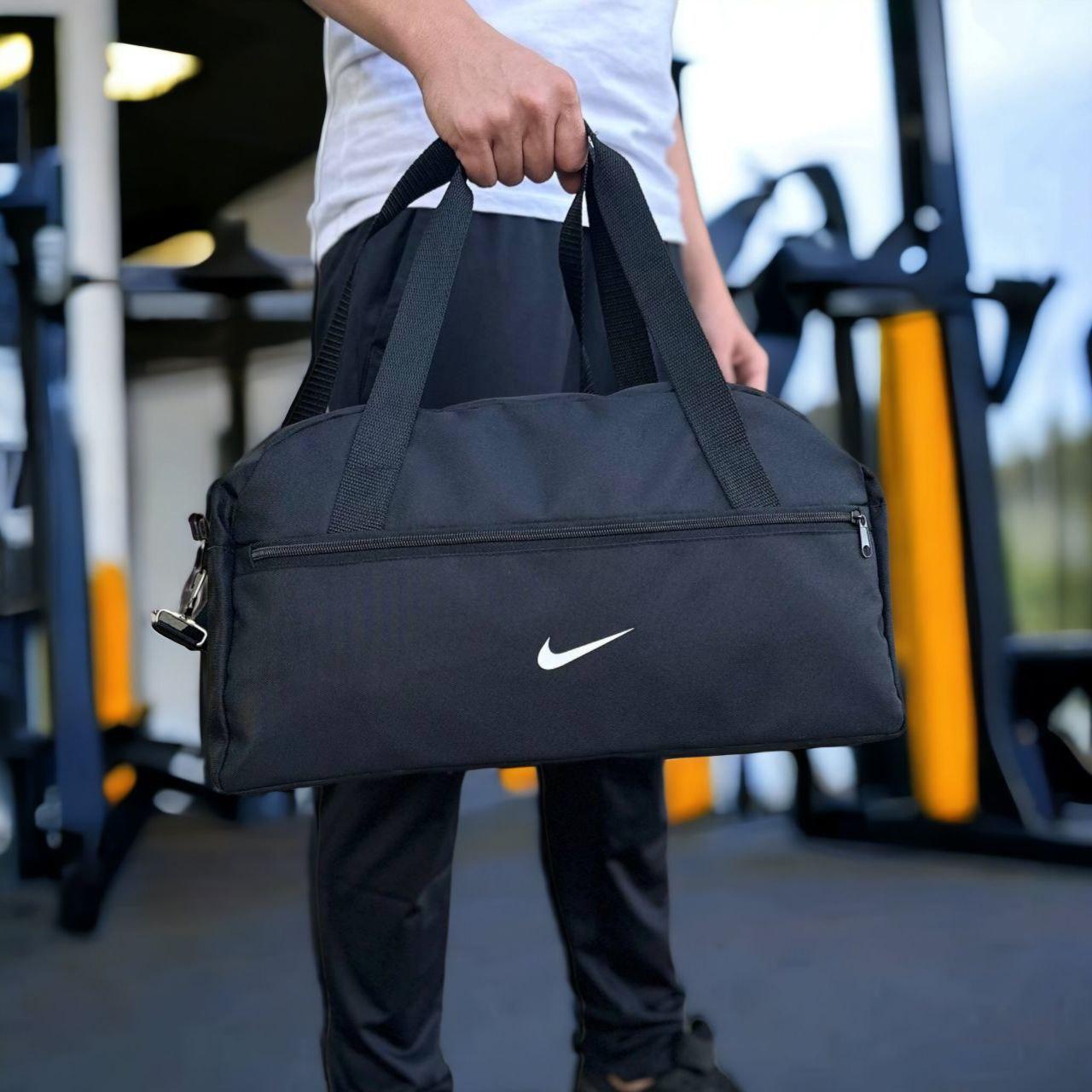 Невелика спортивна чорна сумка Nike. Сумка для тренувань, фітнес-сумка