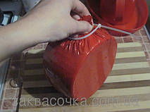 Надеваем фиксатор и удаляем воздух