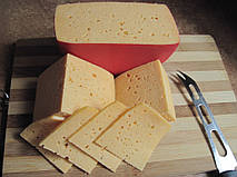 Наш "Домашний" сыр с топлёным молоко после вызревания в пакете , в течение 2 недель