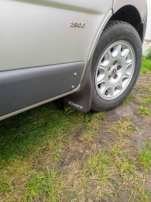 Передні бризковики комплект для Opel Vivaro 2001-2015 рр, фото 3