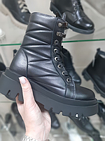 Зимние женские кожаные ботинки черного цвета на массивной подошве 41р