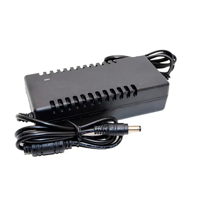 Зарядний пристрій для LiFePo4 акумуляторів 12 V, штекер 5,5, з індикацією, DC: 14.6 V 3 A, BOX, (133*60*30) mm, фото 1